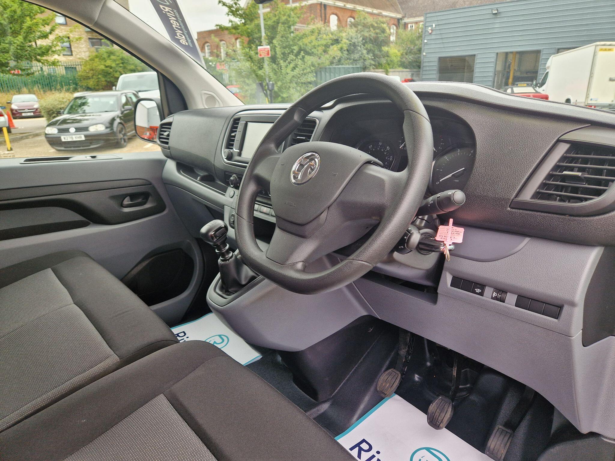 Vauxhall Vivaro image 12